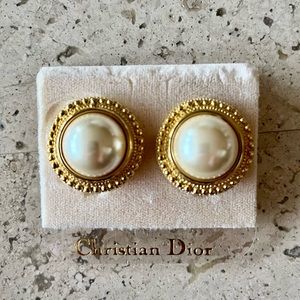 Christian Dior pearl & gold tone clip on Earrings!